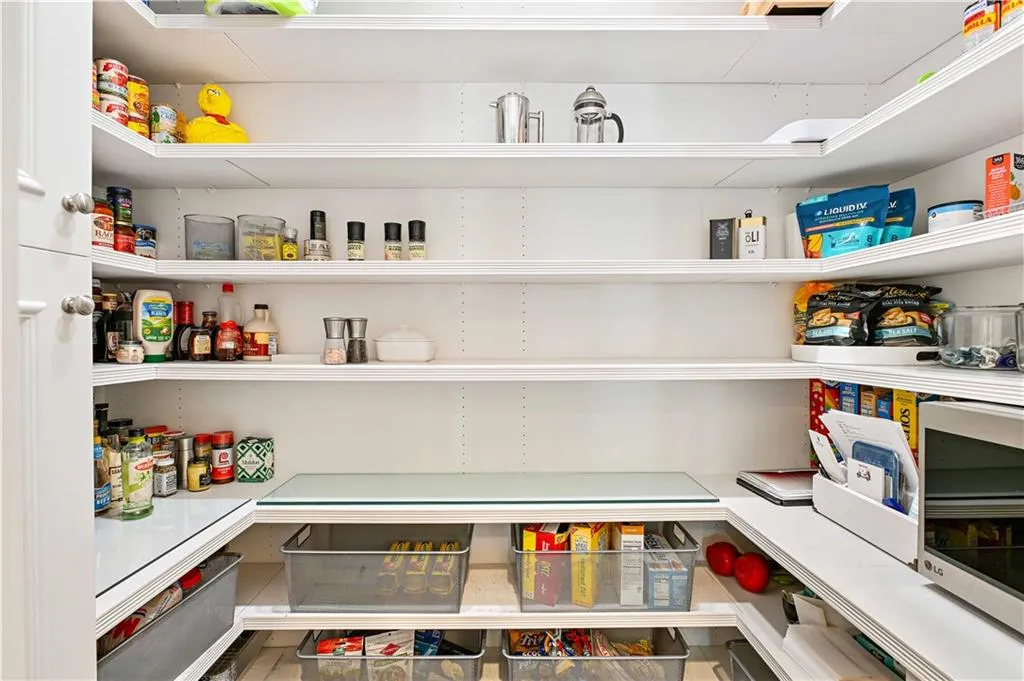 Walk-in Pantry