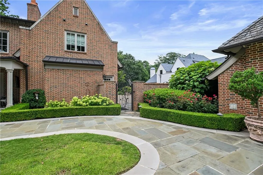 369 Pine Tree Drive Ne, Atlanta, Georgia 30305, 6 Bedrooms Bedrooms, 0 ,7 BathroomsBathrooms,Residential,For Sale,369 Pine Tree Drive Ne,7784940