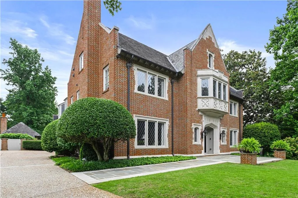 369 Pine Tree Drive Ne, Atlanta, Georgia 30305, 6 Bedrooms Bedrooms, 0 ,7 BathroomsBathrooms,Residential,For Sale,369 Pine Tree Drive Ne,7784940