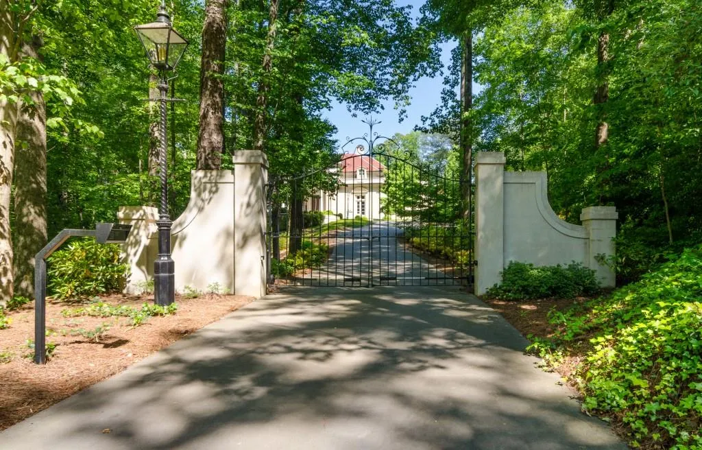 4327 E Conway Drive, Atlanta, Georgia 30327, 5 Bedrooms Bedrooms, ,5 BathroomsBathrooms,Residential,Sold,4327 E Conway Drive,5800648