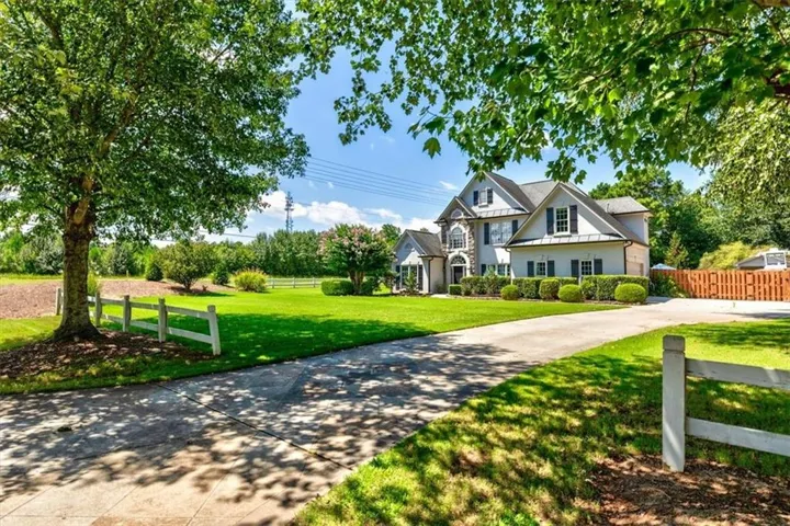 6255 Chestnut Hill Road, Flowery Branch, Georgia 30542