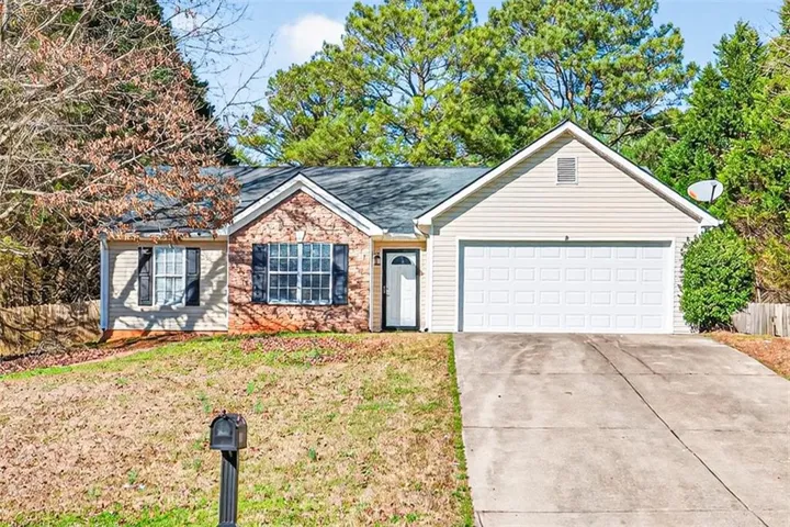Ranch-style house with driveway and an attached garage