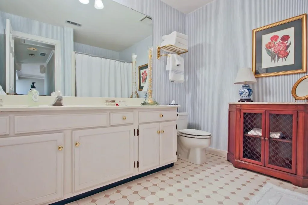 5640 River Oaks Place, Sandy Springs, Georgia 30327, 3 Bedrooms Bedrooms, ,2 BathroomsBathrooms,Residential,Sold,5640 River Oaks Place,5678716