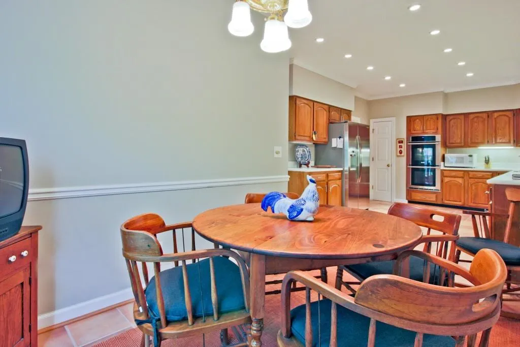 5640 River Oaks Place, Sandy Springs, Georgia 30327, 3 Bedrooms Bedrooms, ,2 BathroomsBathrooms,Residential,Sold,5640 River Oaks Place,5678716