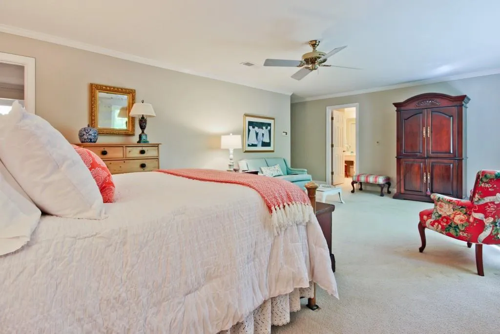 5640 River Oaks Place, Sandy Springs, Georgia 30327, 3 Bedrooms Bedrooms, ,2 BathroomsBathrooms,Residential,Sold,5640 River Oaks Place,5678716