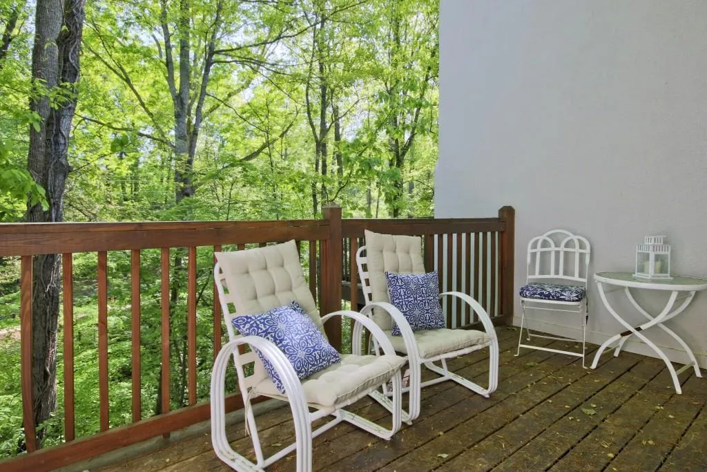 5640 River Oaks Place, Sandy Springs, Georgia 30327, 3 Bedrooms Bedrooms, ,2 BathroomsBathrooms,Residential,Sold,5640 River Oaks Place,5678716