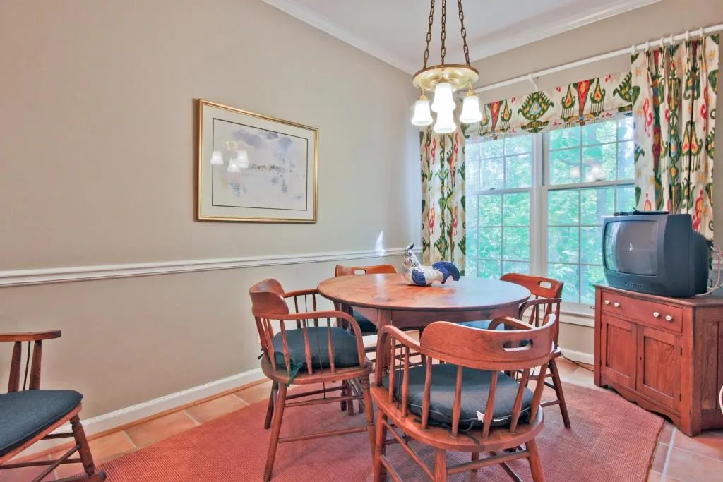 5640 River Oaks Place, Sandy Springs, Georgia 30327, 3 Bedrooms Bedrooms, ,2 BathroomsBathrooms,Residential,Sold,5640 River Oaks Place,5678716