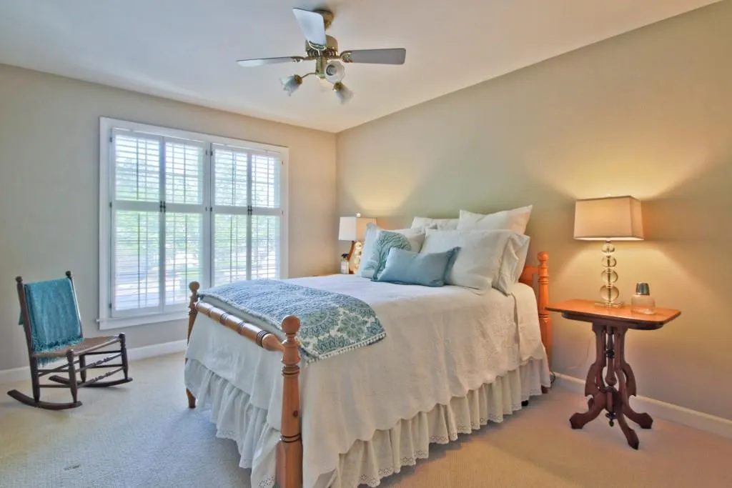 5640 River Oaks Place, Sandy Springs, Georgia 30327, 3 Bedrooms Bedrooms, ,2 BathroomsBathrooms,Residential,Sold,5640 River Oaks Place,5678716