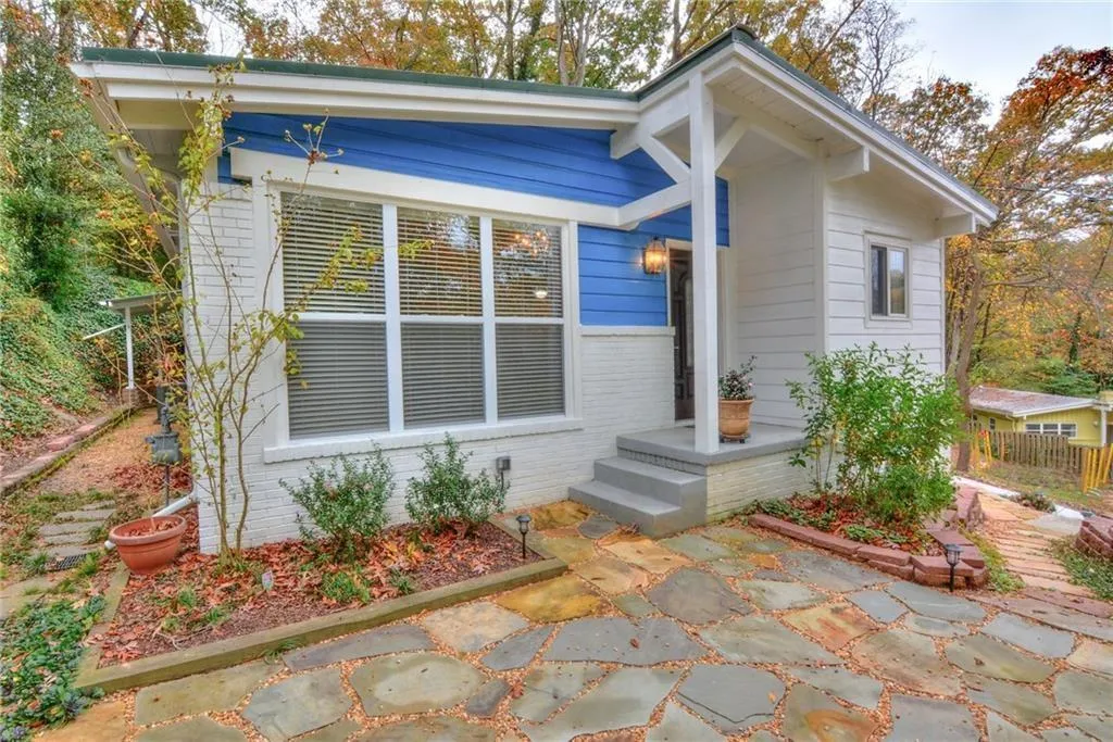 2632 Defoors Ferry Road Nw, Atlanta, Georgia 30318, 2 Bedrooms Bedrooms, ,2 BathroomsBathrooms,Residential,Sold,2632 Defoors Ferry Road Nw,6020817