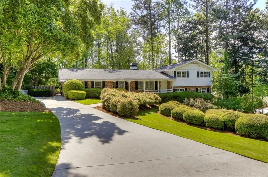 6345 Colewood Court Nw, Sandy Springs, Georgia 30328, 4 Bedrooms Bedrooms, ,3 BathroomsBathrooms,Residential,Sold,6345 Colewood Court Nw,6541556