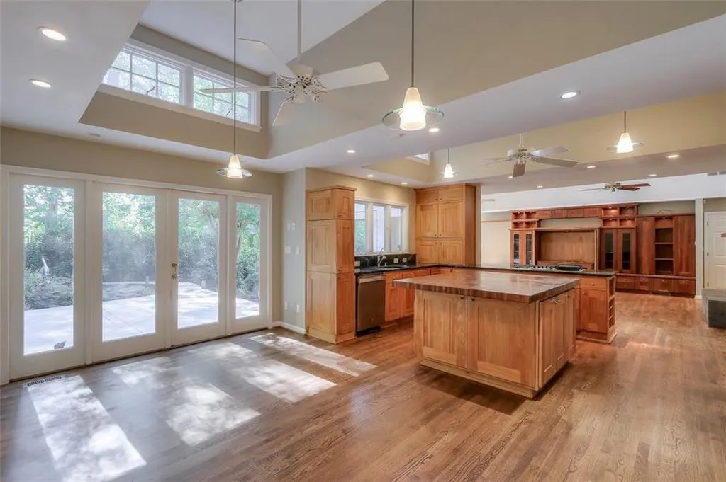 6345 Colewood Court Nw, Sandy Springs, Georgia 30328, 4 Bedrooms Bedrooms, ,3 BathroomsBathrooms,Residential,Sold,6345 Colewood Court Nw,6541556