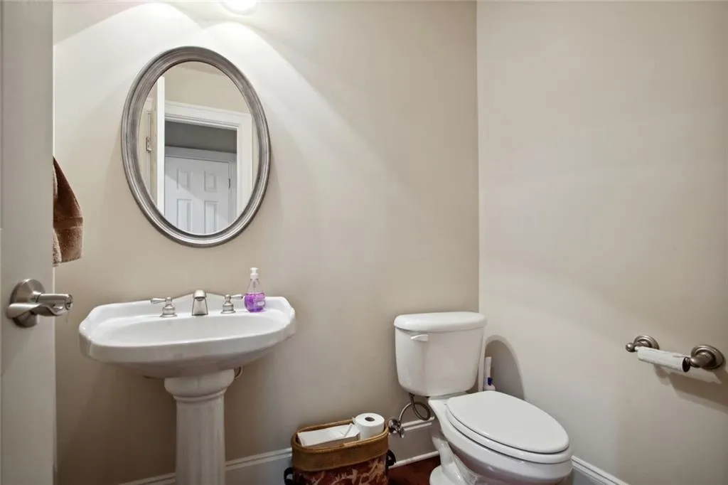 176 Mystic Court, Sandy Springs, Georgia 30342, 3 Bedrooms Bedrooms, ,3 BathroomsBathrooms,Residential,Sold,176 Mystic Court,7091032