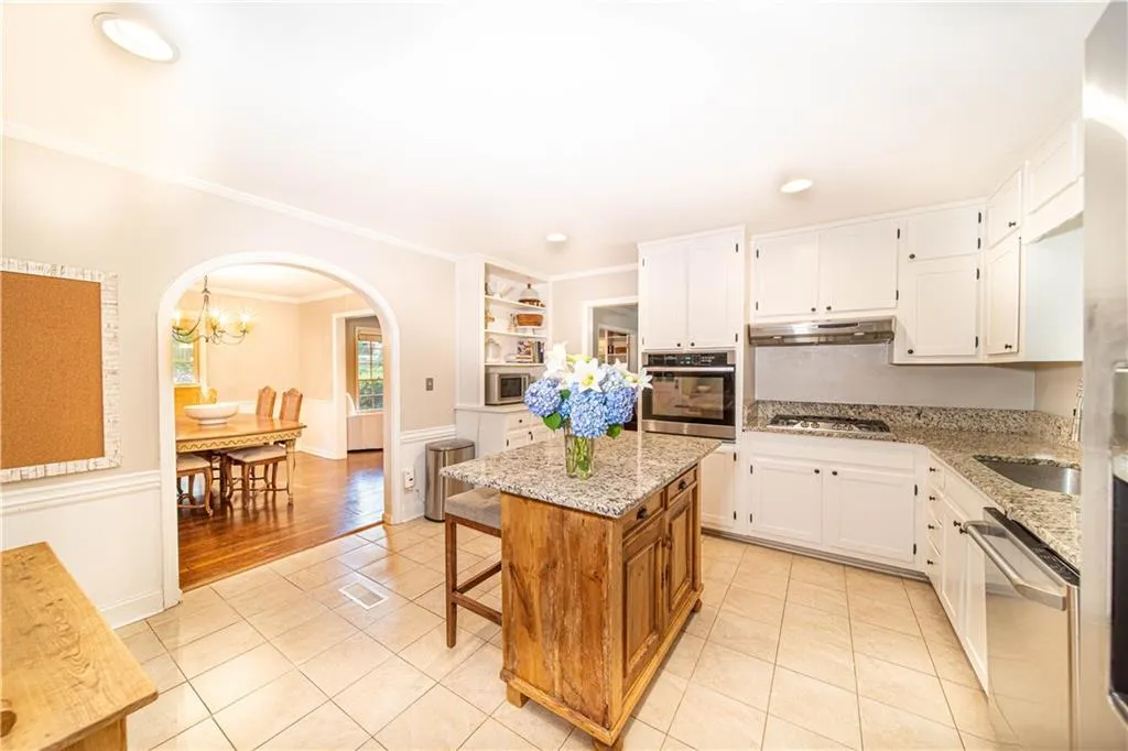 4780 High Point Road, Sandy Springs, Georgia 30342, 3 Bedrooms Bedrooms, ,2 BathroomsBathrooms,Residential,Sold,4780 High Point Road,6892704