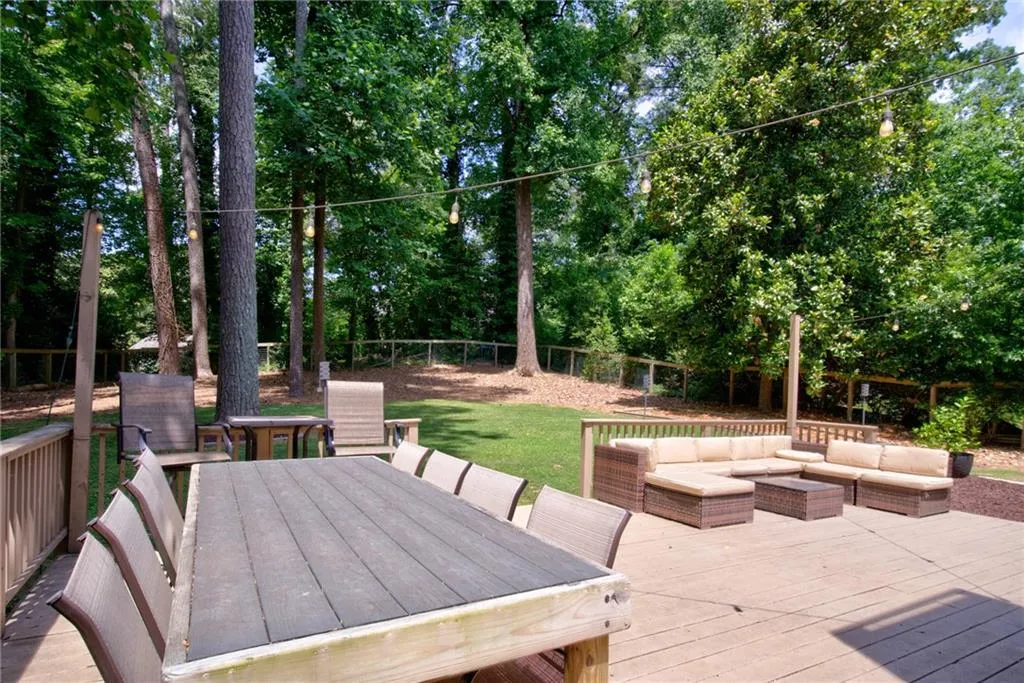 4780 High Point Road, Sandy Springs, Georgia 30342, 3 Bedrooms Bedrooms, ,2 BathroomsBathrooms,Residential,Sold,4780 High Point Road,6892704