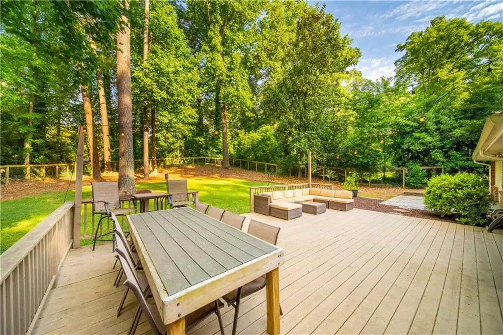 4780 High Point Road, Sandy Springs, Georgia 30342, 3 Bedrooms Bedrooms, ,2 BathroomsBathrooms,Residential,Sold,4780 High Point Road,6892704