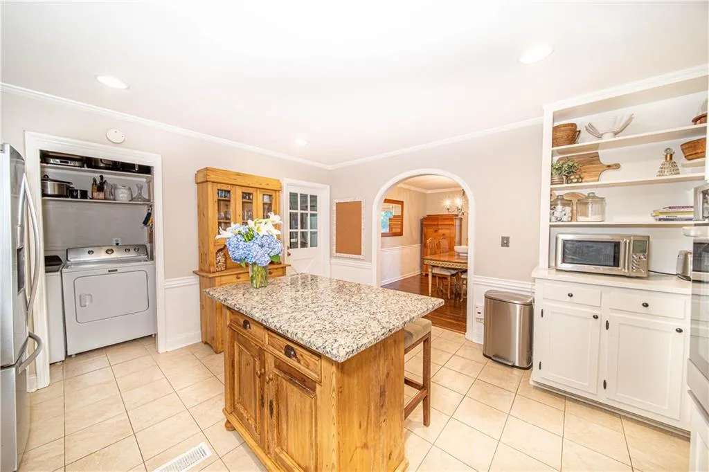 4780 High Point Road, Sandy Springs, Georgia 30342, 3 Bedrooms Bedrooms, ,2 BathroomsBathrooms,Residential,Sold,4780 High Point Road,6892704