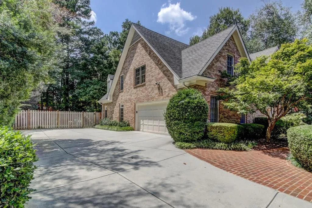 7585 S Spalding Lake Drive, Sandy Springs, Georgia 30350, 5 Bedrooms Bedrooms, ,4 BathroomsBathrooms,Residential,Sold,7585 S Spalding Lake Drive,6058993