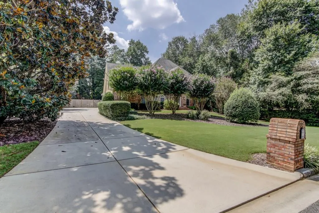 7585 S Spalding Lake Drive, Sandy Springs, Georgia 30350, 5 Bedrooms Bedrooms, ,4 BathroomsBathrooms,Residential,Sold,7585 S Spalding Lake Drive,6058993