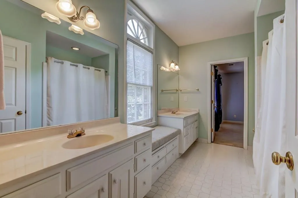 7585 S Spalding Lake Drive, Sandy Springs, Georgia 30350, 5 Bedrooms Bedrooms, ,4 BathroomsBathrooms,Residential,Sold,7585 S Spalding Lake Drive,6058993
