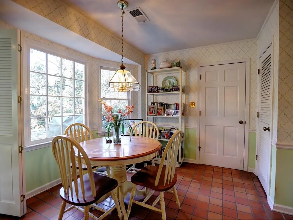 280 Dartmoor Circle, Sandy Springs, Georgia 30328, 5 Bedrooms Bedrooms, ,2 BathroomsBathrooms,Residential,Sold,280 Dartmoor Circle,5955185