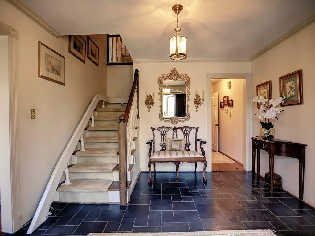 280 Dartmoor Circle, Sandy Springs, Georgia 30328, 5 Bedrooms Bedrooms, ,2 BathroomsBathrooms,Residential,Sold,280 Dartmoor Circle,5955185