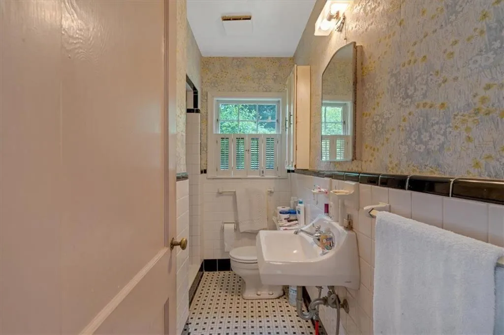 251 Beverly Road Ne, Atlanta, Georgia 30309, 3 Bedrooms Bedrooms, ,2 BathroomsBathrooms,Residential,For Sale,251 Beverly Road Ne,7589721