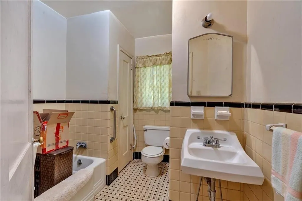 251 Beverly Road Ne, Atlanta, Georgia 30309, 3 Bedrooms Bedrooms, ,2 BathroomsBathrooms,Residential,For Sale,251 Beverly Road Ne,7589721