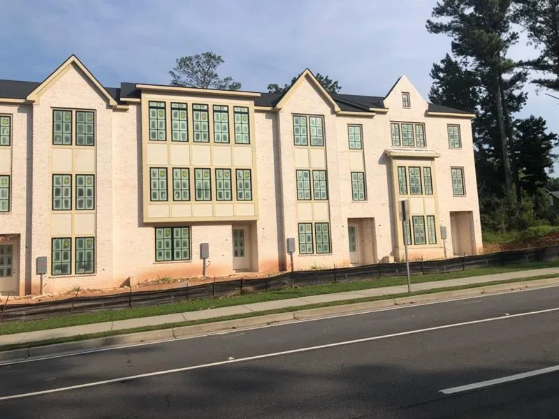 6892 Roswell Road, Sandy Springs, Georgia 30328, 4 Bedrooms Bedrooms, ,3 BathroomsBathrooms,Residential,Sold,6892 Roswell Road,6897451
