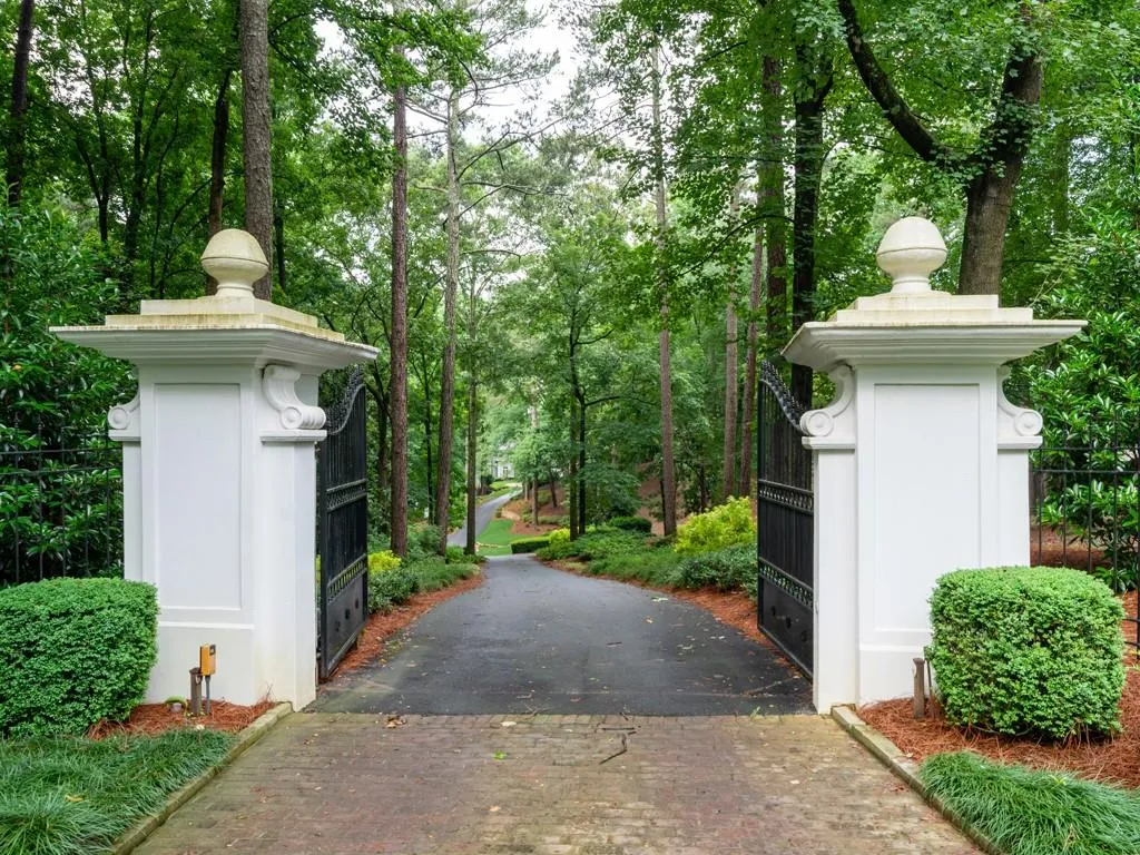 5040 Northside Drive, Atlanta, Georgia 30327, 7 Bedrooms Bedrooms, ,7 BathroomsBathrooms,Residential,Sold,5040 Northside Drive,7065608