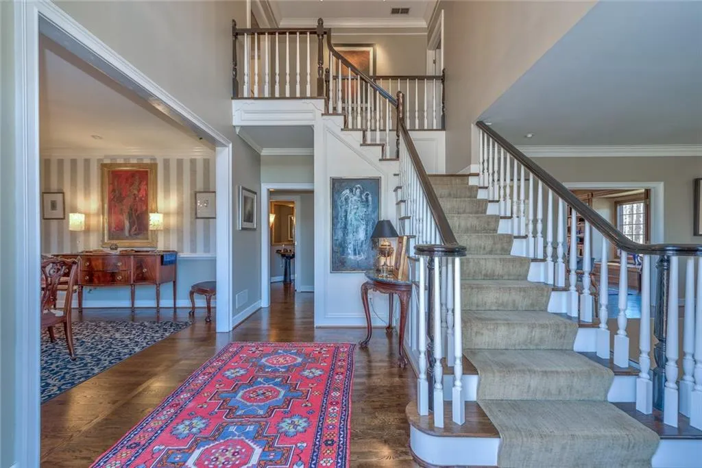 Sandy Springs, Georgia 30328, 5 Bedrooms Bedrooms, ,4 BathroomsBathrooms,Residential,Sold,5634133