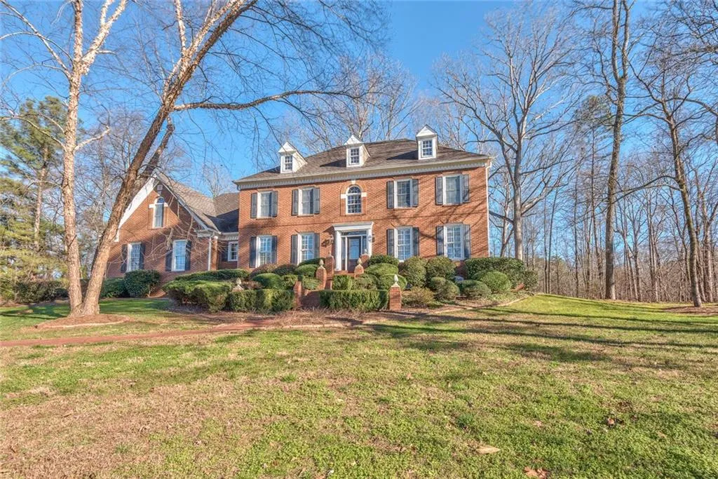 Sandy Springs, Georgia 30328, 5 Bedrooms Bedrooms, ,4 BathroomsBathrooms,Residential,Sold,5634133