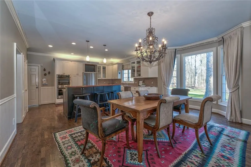 Sandy Springs, Georgia 30328, 5 Bedrooms Bedrooms, ,4 BathroomsBathrooms,Residential,Sold,5634133