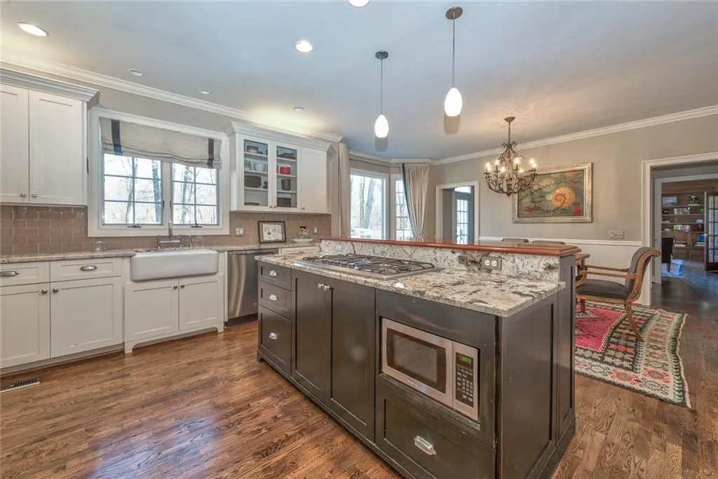 Sandy Springs, Georgia 30328, 5 Bedrooms Bedrooms, ,4 BathroomsBathrooms,Residential,Sold,5634133