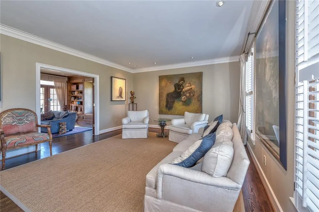 Sandy Springs, Georgia 30328, 5 Bedrooms Bedrooms, ,4 BathroomsBathrooms,Residential,Sold,5634133