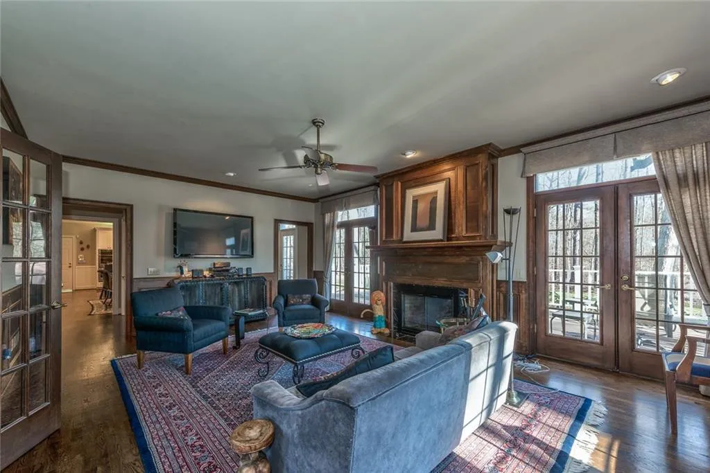 Sandy Springs, Georgia 30328, 5 Bedrooms Bedrooms, ,4 BathroomsBathrooms,Residential,Sold,5634133