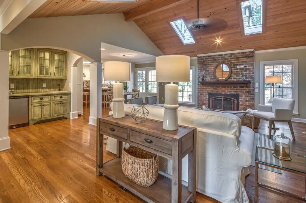 6320 Mountain Brook Lane, Sandy Springs, Georgia 30328, 4 Bedrooms Bedrooms, ,3 BathroomsBathrooms,Residential,Sold,6320 Mountain Brook Lane,5646282