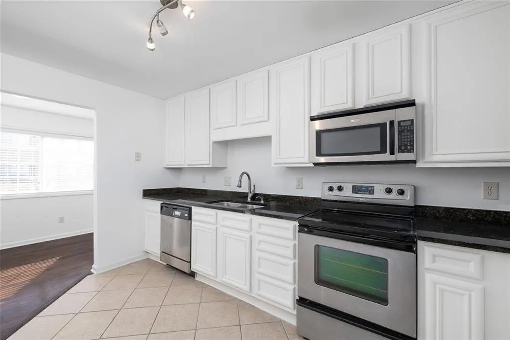 Atlanta, Georgia 30319, 2 Bedrooms Bedrooms, ,2 BathroomsBathrooms,Residential,For Sale,7571265