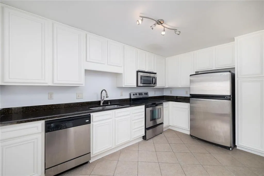 Atlanta, Georgia 30319, 2 Bedrooms Bedrooms, ,2 BathroomsBathrooms,Residential,For Sale,7571265