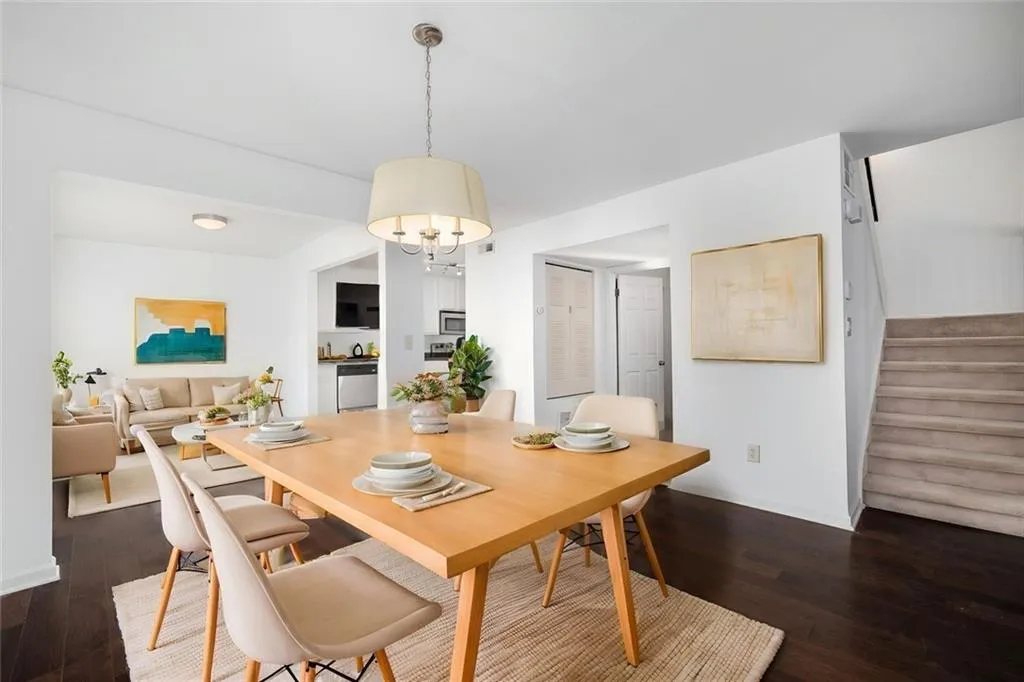 Atlanta, Georgia 30319, 2 Bedrooms Bedrooms, ,2 BathroomsBathrooms,Residential,For Sale,7571265