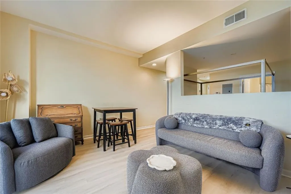 3040 Peachtree Road Nw Unit 1310, Atlanta, Georgia 30305, 1 Bedroom Bedrooms, ,1 BathroomBathrooms,Residential,For Sale,3040 Peachtree Road Nw Unit 1310,7667205