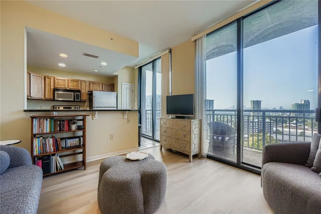 3040 Peachtree Road Nw Unit 1310, Atlanta, Georgia 30305, 1 Bedroom Bedrooms, ,1 BathroomBathrooms,Residential,For Sale,3040 Peachtree Road Nw Unit 1310,7667205