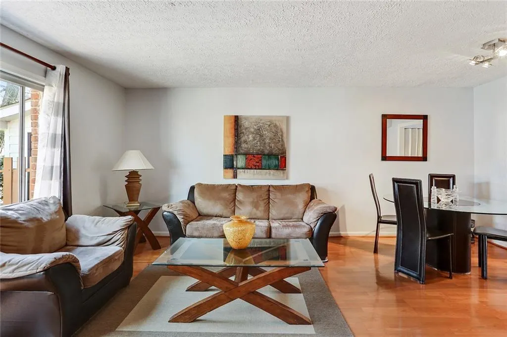 6700 Roswell Road Unit 17a, Sandy Springs, Georgia 30328, 2 Bedrooms Bedrooms, ,1 BathroomBathrooms,Residential,Sold,6700 Roswell Road Unit 17a,6527645