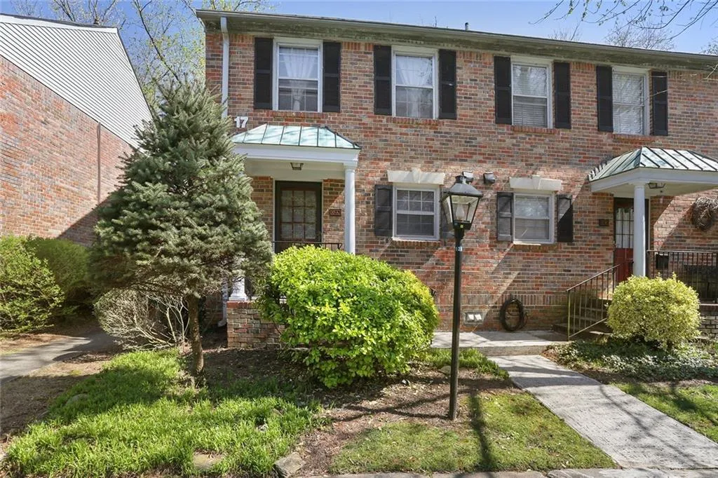 6700 Roswell Road Unit 17a, Sandy Springs, Georgia 30328, 2 Bedrooms Bedrooms, ,1 BathroomBathrooms,Residential,Sold,6700 Roswell Road Unit 17a,6527645
