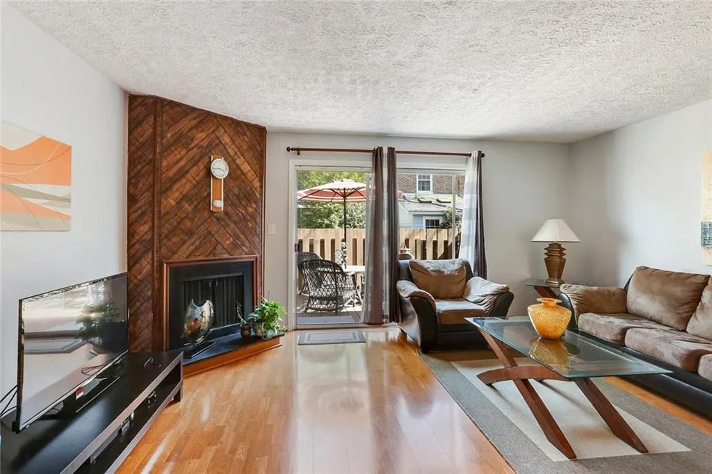 6700 Roswell Road Unit 17a, Sandy Springs, Georgia 30328, 2 Bedrooms Bedrooms, ,1 BathroomBathrooms,Residential,Sold,6700 Roswell Road Unit 17a,6527645
