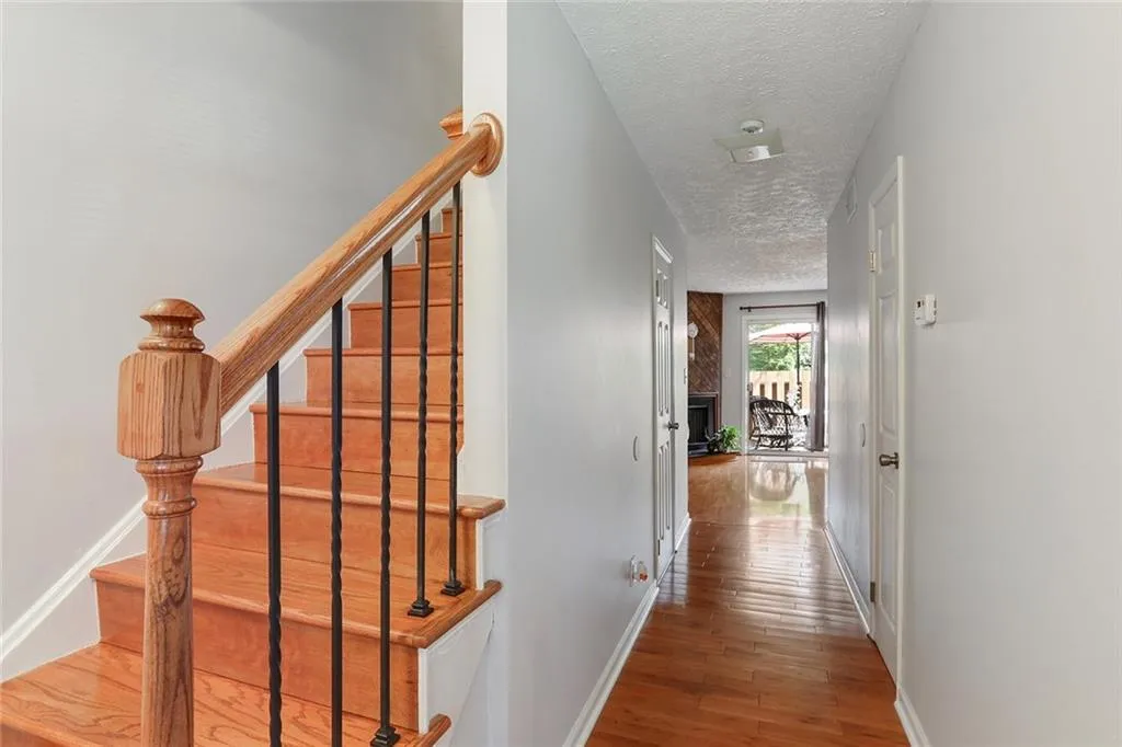 6700 Roswell Road Unit 17a, Sandy Springs, Georgia 30328, 2 Bedrooms Bedrooms, ,1 BathroomBathrooms,Residential,Sold,6700 Roswell Road Unit 17a,6527645