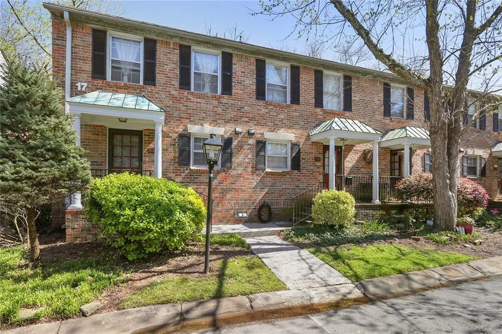 6700 Roswell Road Unit 17a, Sandy Springs, Georgia 30328, 2 Bedrooms Bedrooms, ,1 BathroomBathrooms,Residential,Sold,6700 Roswell Road Unit 17a,6527645