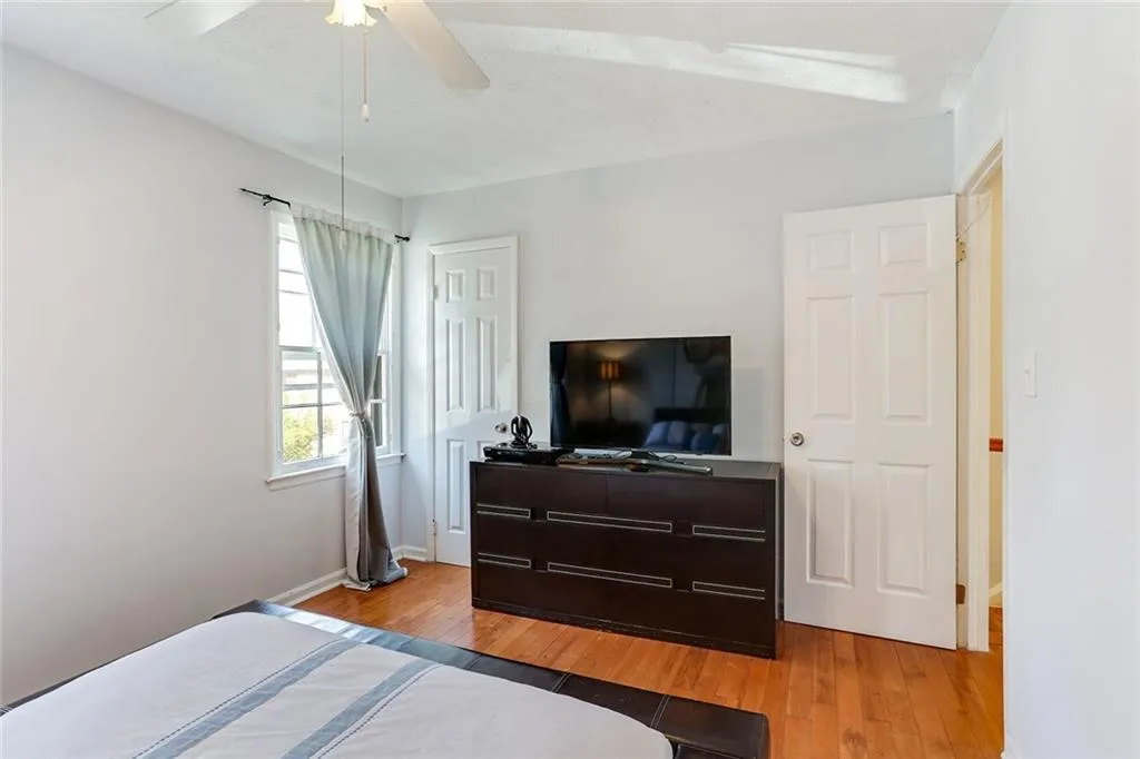 6700 Roswell Road Unit 17a, Sandy Springs, Georgia 30328, 2 Bedrooms Bedrooms, ,1 BathroomBathrooms,Residential,Sold,6700 Roswell Road Unit 17a,6527645