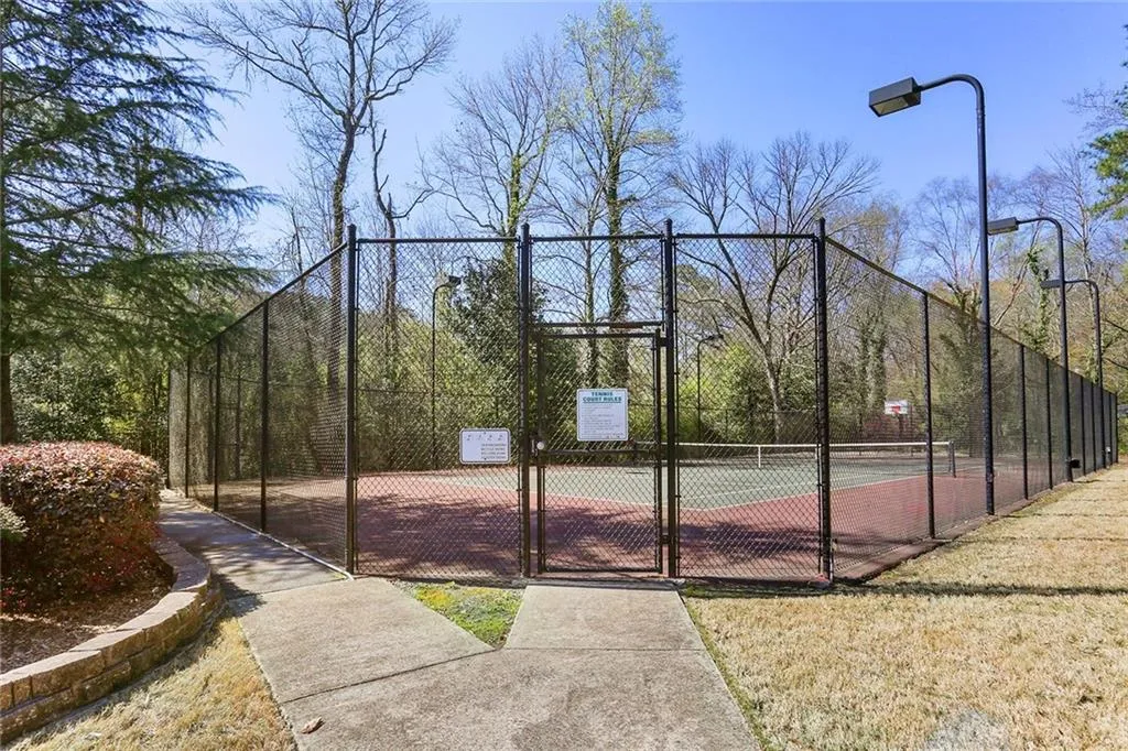 6700 Roswell Road Unit 17a, Sandy Springs, Georgia 30328, 2 Bedrooms Bedrooms, ,1 BathroomBathrooms,Residential,Sold,6700 Roswell Road Unit 17a,6527645