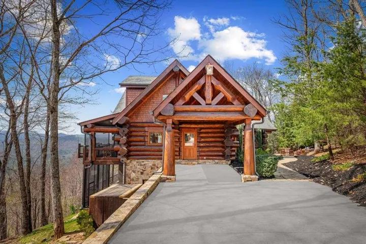 602 Overlook Drive, Blue Ridge, Georgia 30513