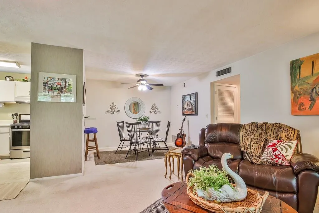 409 Woodcliff Drive, Sandy Springs, Georgia 30350, 2 Bedrooms Bedrooms, ,1 BathroomBathrooms,Residential,Sold,409 Woodcliff Drive,6009854